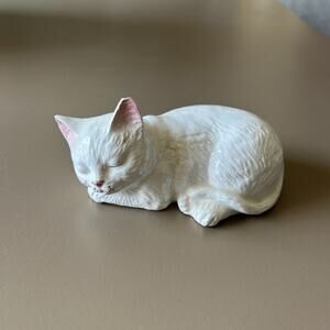 Vintage Sleeping Cat White Kitten Figurine TMD 1990